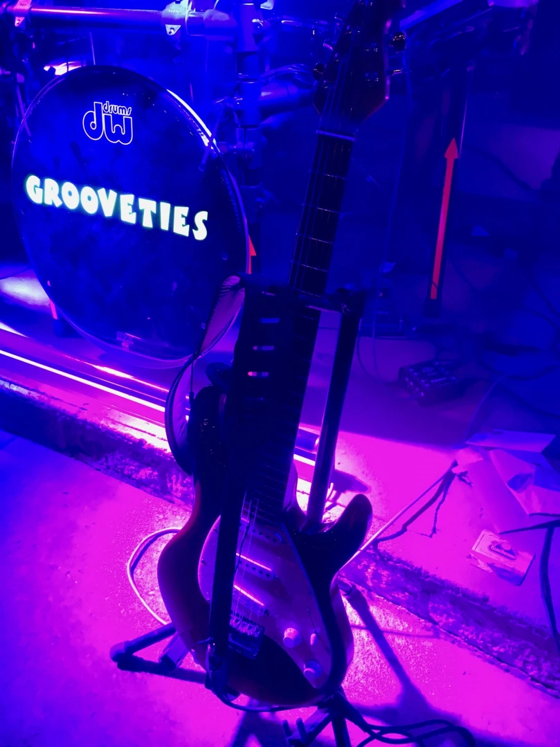 Grooveties auf der Bühne beim Auftritt